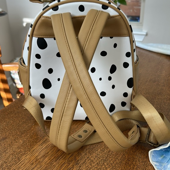 Disney’s 101 Dalmatian cookie backpack in Brown’s white and black like new - Picture 4 of 9